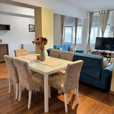 Old Square Apartman Lovecs