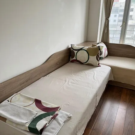 Old Square Apartman Lovecs